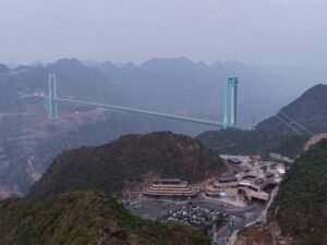 El puente más alto del mundo transforma la China rural