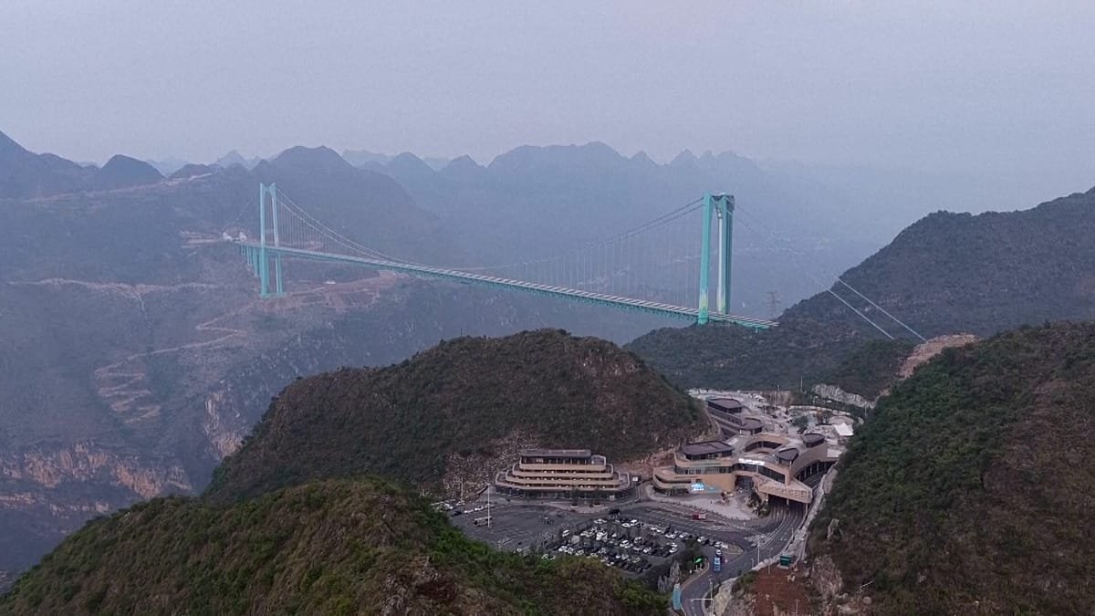 El puente más alto del mundo transforma la China rural