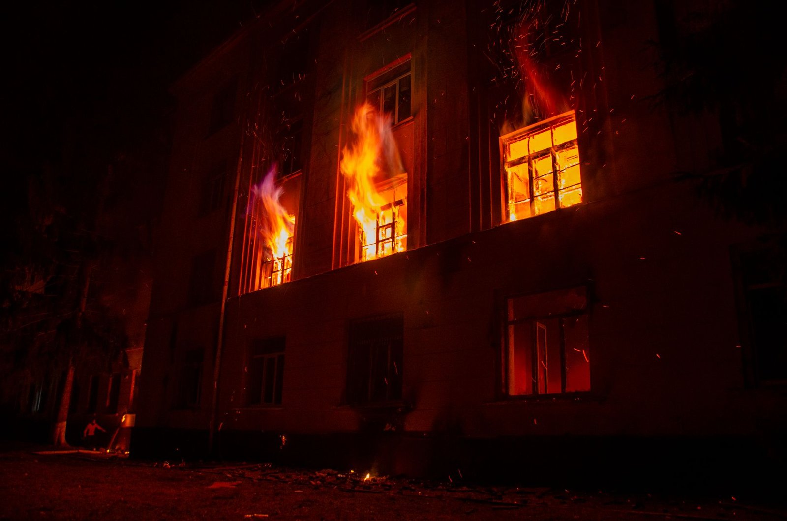 Ataque ruso incendia monasterio de Kiev protegido por la UNESCO