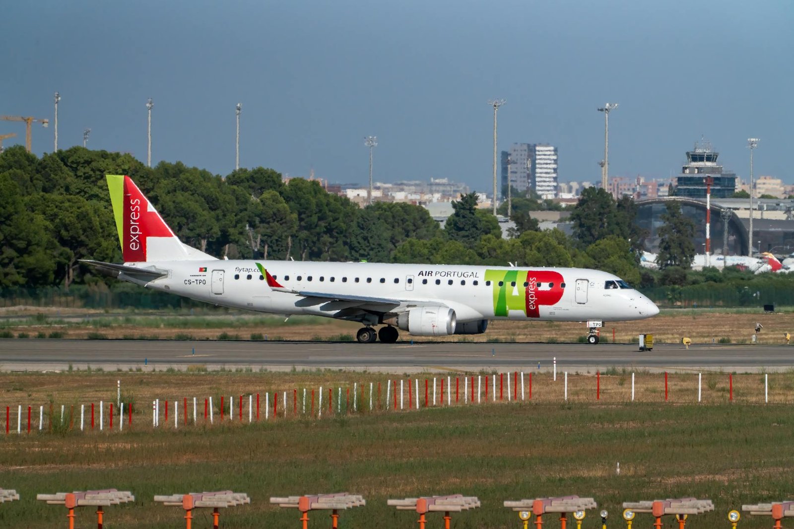IATA advierte: impuestos en Colombia amenazan la conectividad aérea
