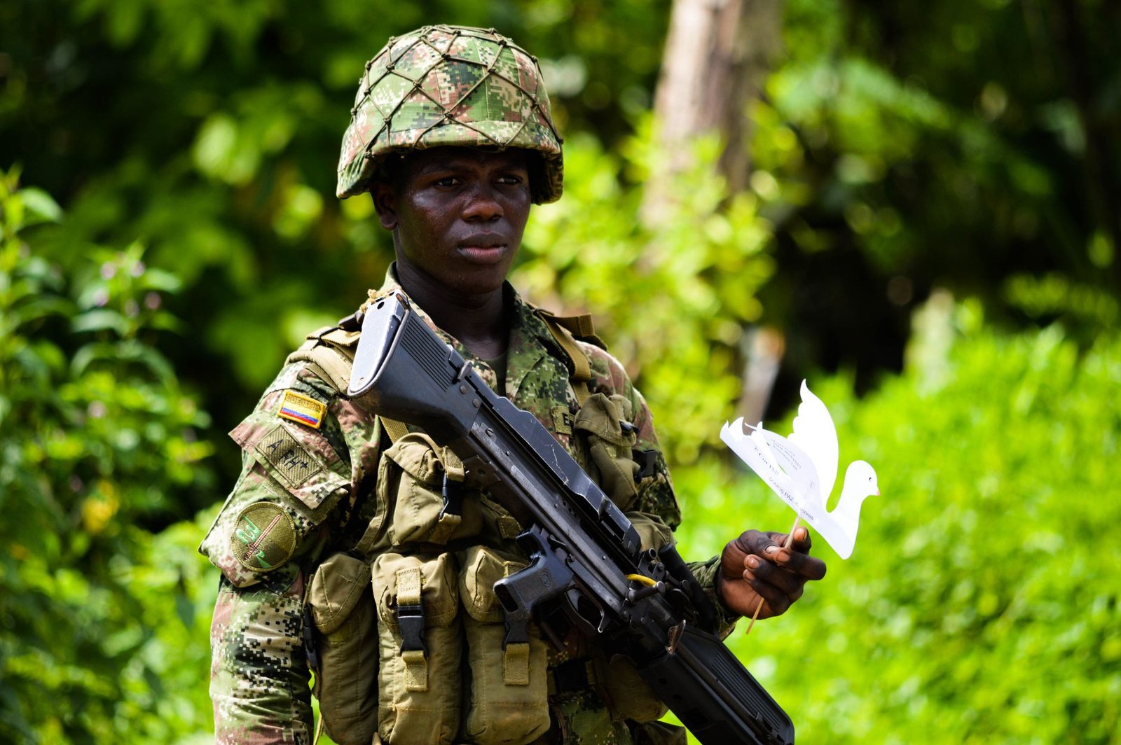 Disidencia FARC entrega 105 armas y 24.000 municiones en Colombia