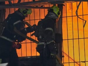 Kiev bajo fuego: civiles buscan refugio en el metro tras ataque ruso