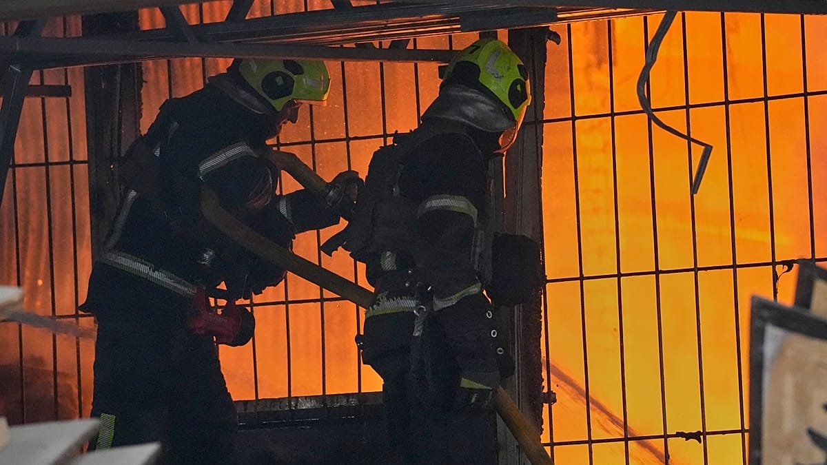 Kiev bajo fuego: civiles buscan refugio en el metro tras ataque ruso