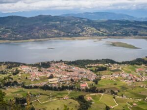 Terremoto en Cundinamarca: vendedoras reciben casas un año después