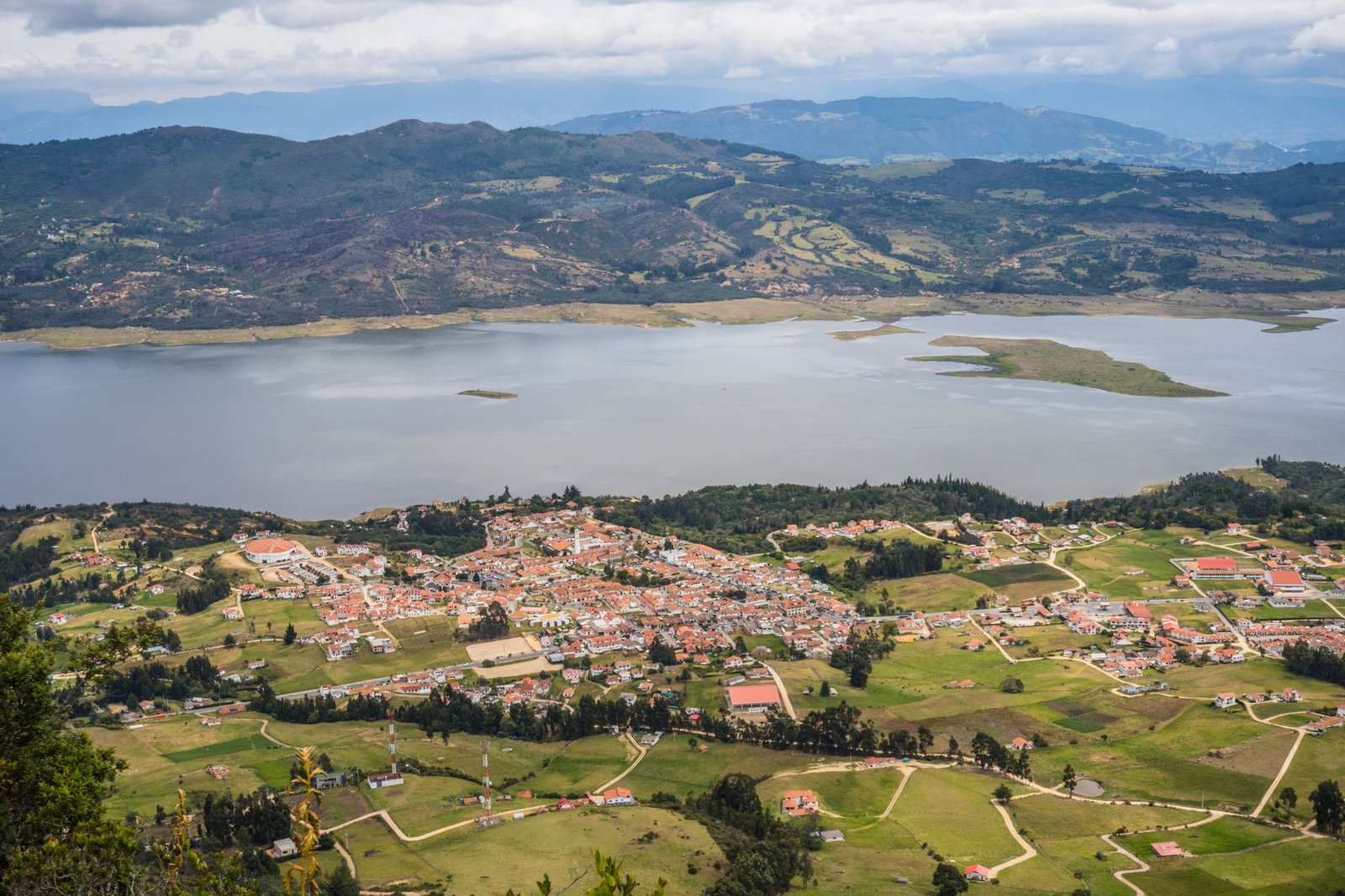 Terremoto en Cundinamarca: vendedoras reciben casas un año después