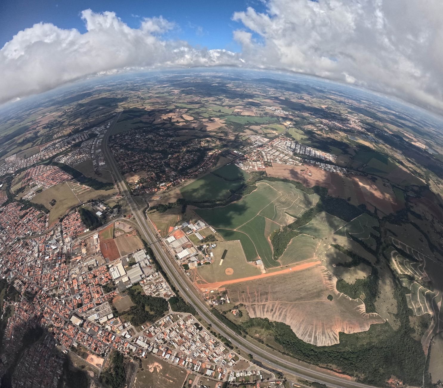 Google Earth lanza simulador de vuelo gratuito en el navegador