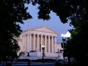 Corte Suprema de EE.UU. debilita derechos de voto de minorías raciales