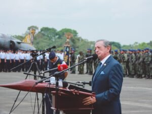 Cepeda reconoce a De la Espriella como presidente electo de Colombia