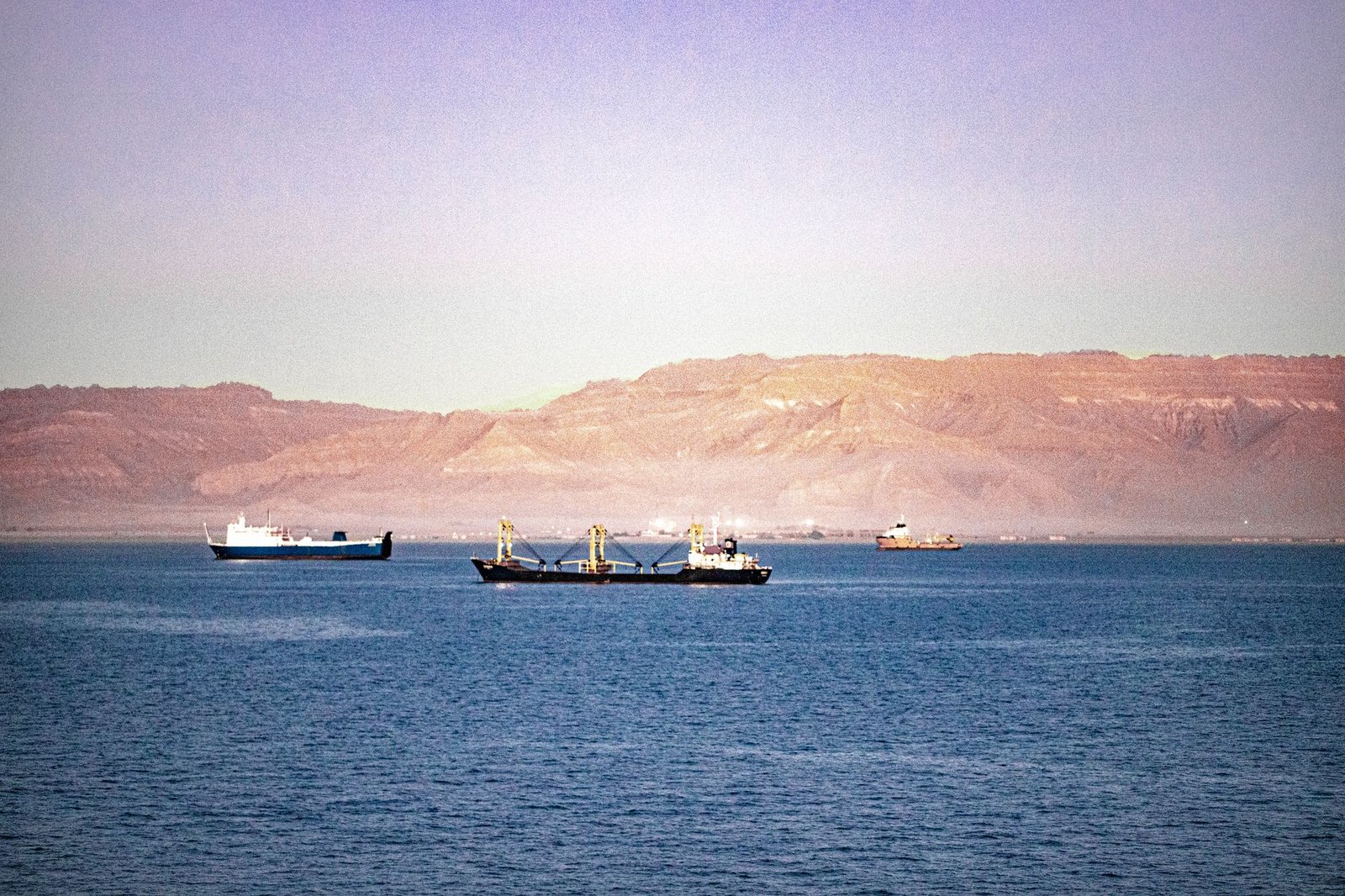 Irán cierra el estrecho de Ormuz por los bombardeos israelíes en Líbano