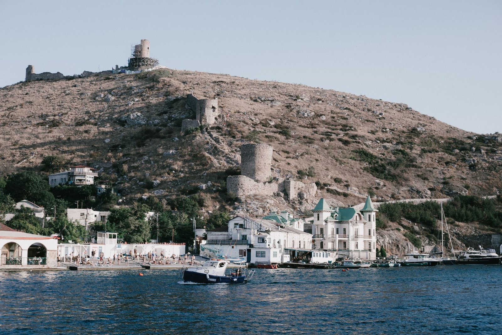 Crimea bajo asedio: turistas atrapados sin combustible ni luz