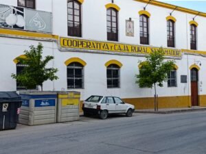 Alarma en el gremio de las cajas: Lento avance del empleo formal y ato
