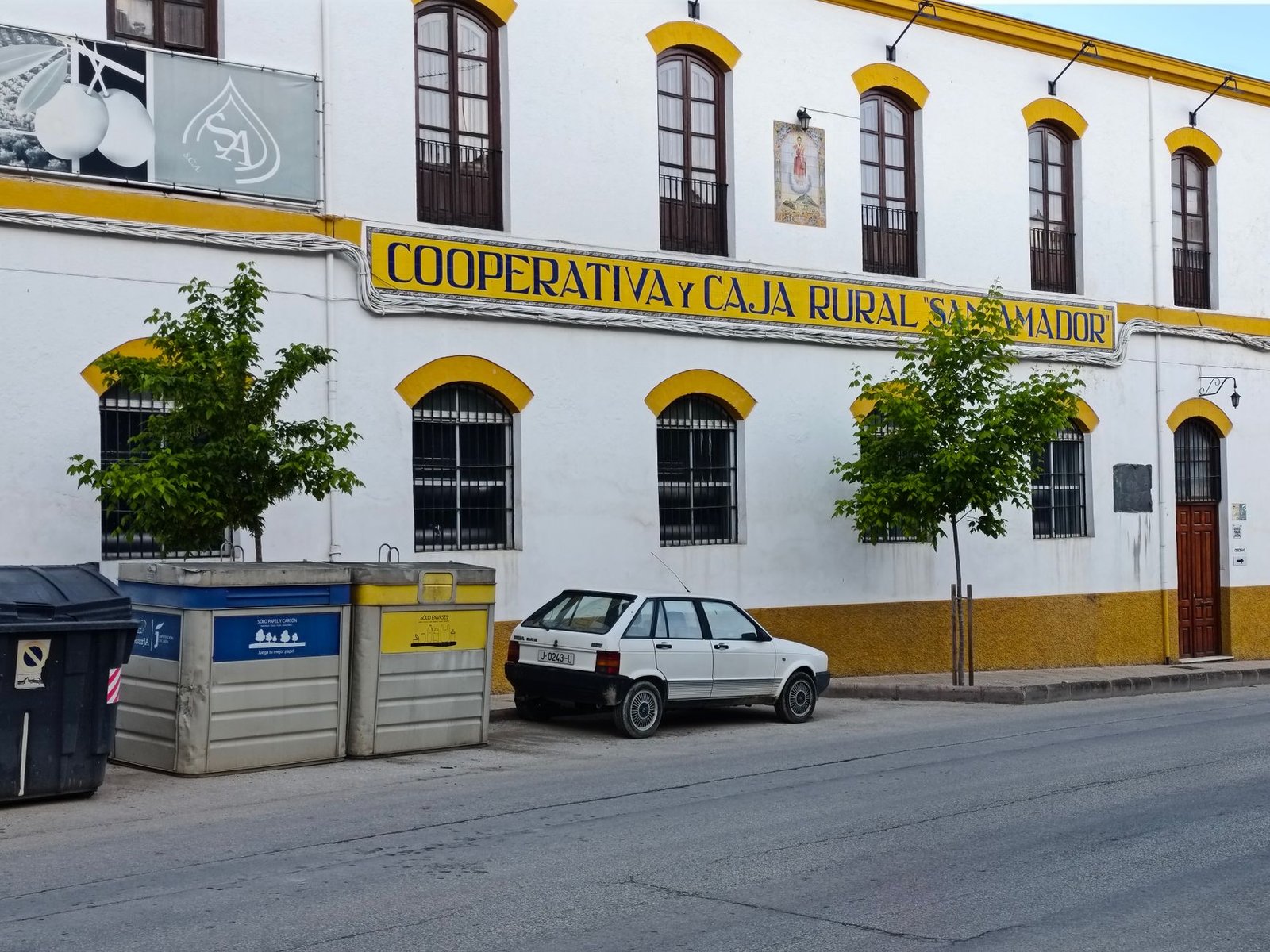 Alarma en el gremio de las cajas: Lento avance del empleo formal y ato