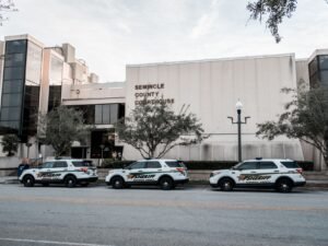 Florida cierra polémica cárcel de inmigrantes Alligator Alcatraz