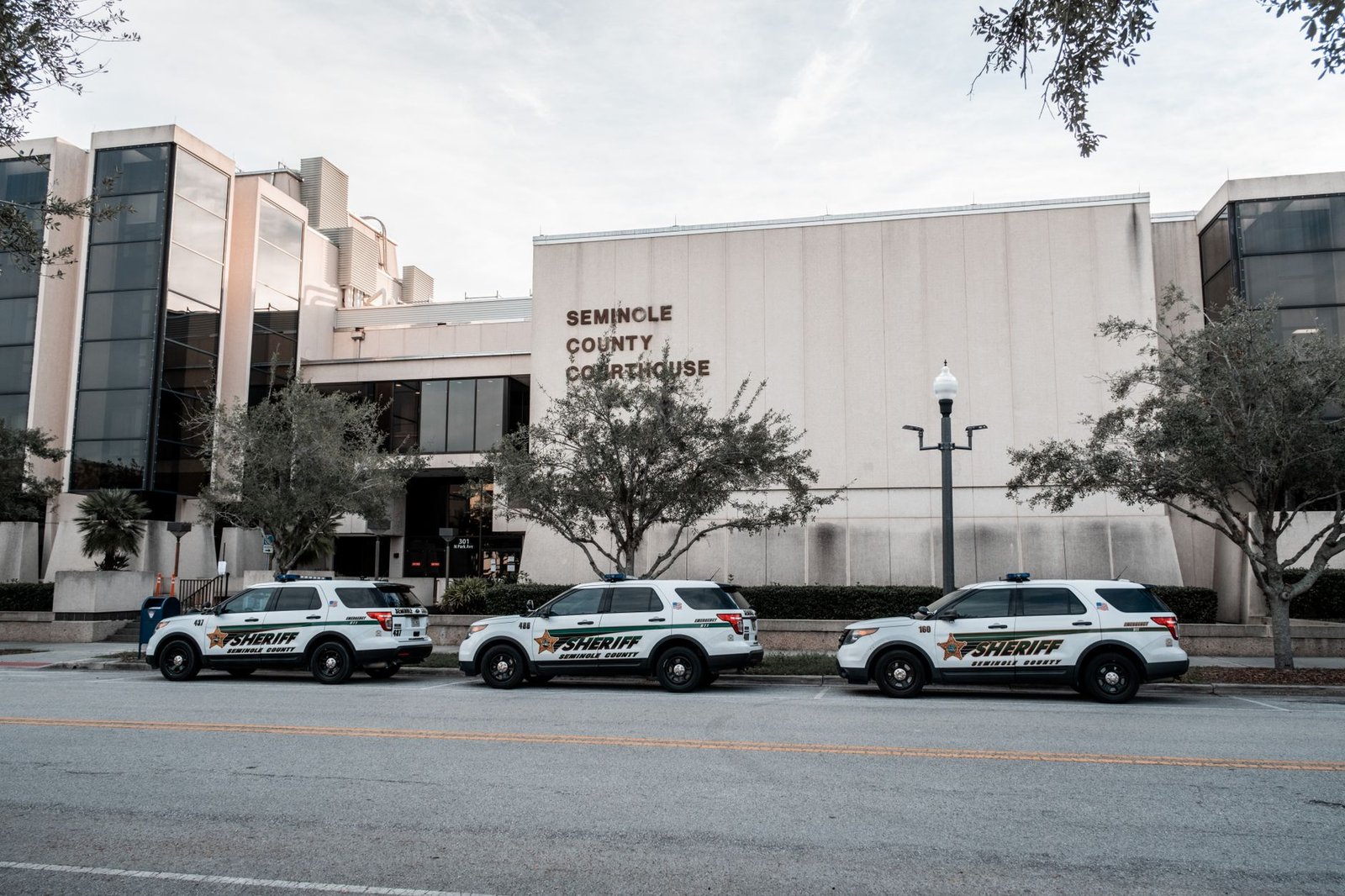 Florida cierra polémica cárcel de inmigrantes Alligator Alcatraz