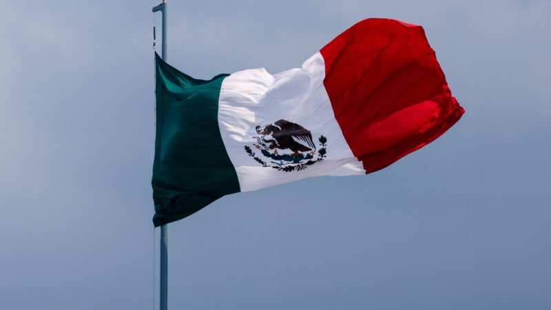México enfrenta fin de semana con lluvias fuertes y calor extremo de 40°C