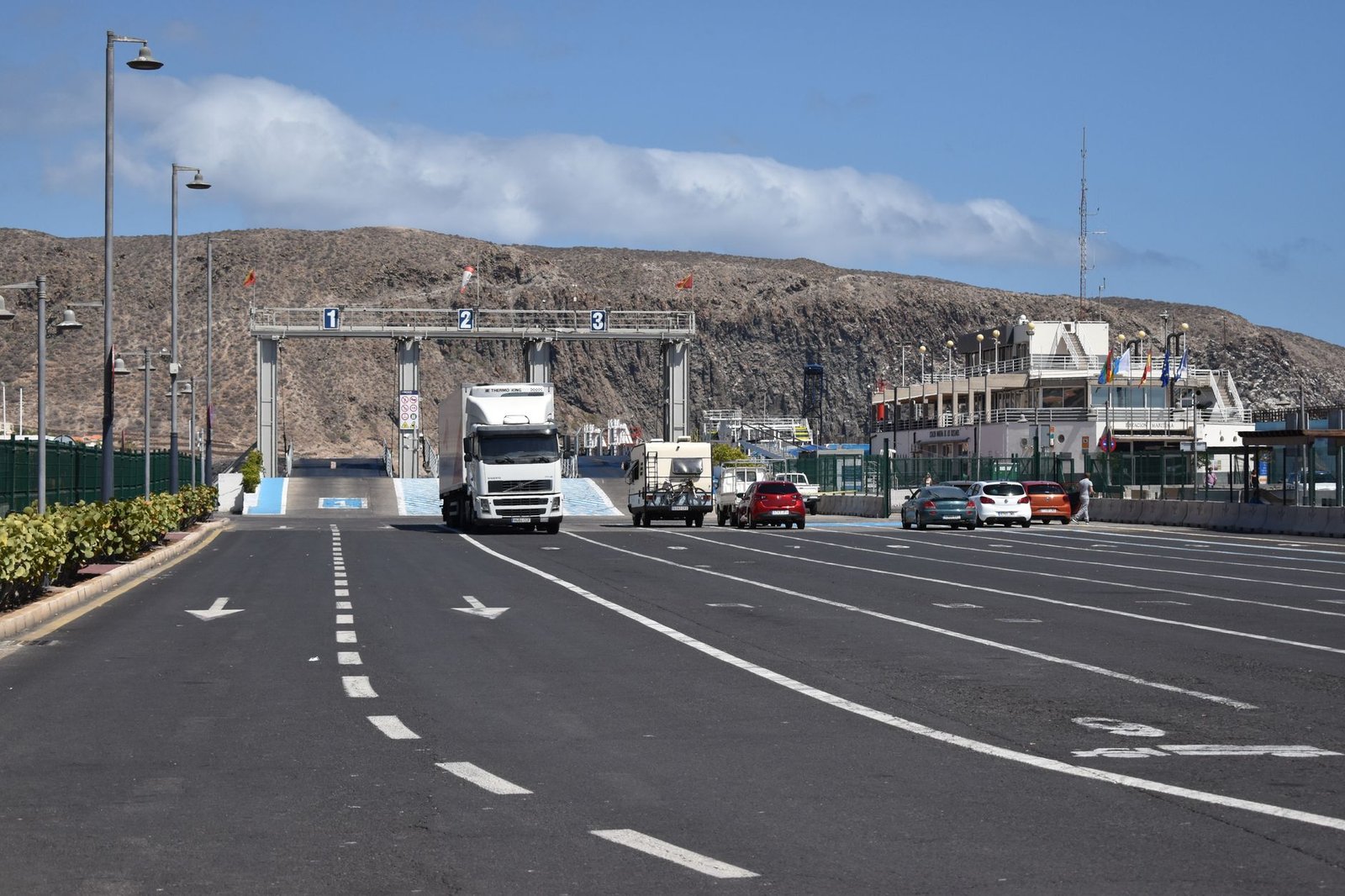 Imponer peajes en el estrecho de Ormuz, la última ocurrencia y marcha