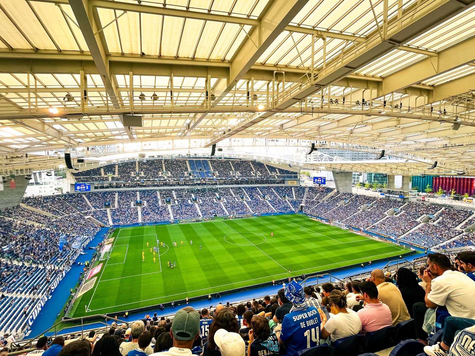 Mientras el Mundial llenaba estadios, el AICM transportó menos pasajer