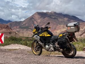 La red dedicada a robos de motocicletas a viajeros en la noche en el c
