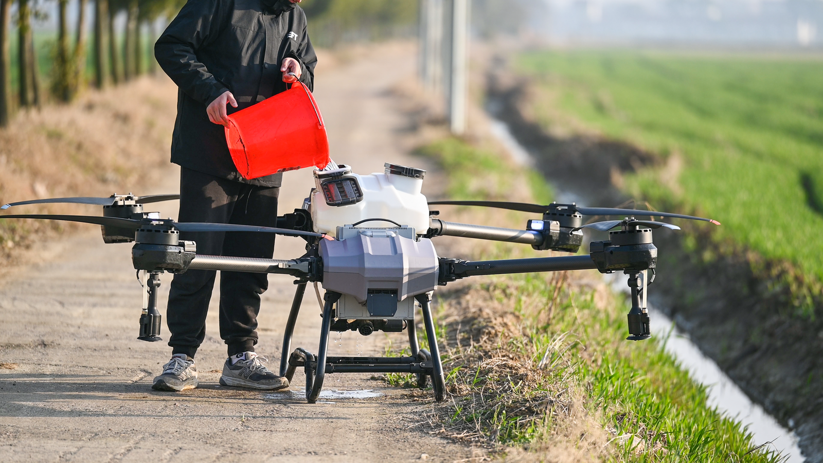 China rescata personas con drones en inundaciones
