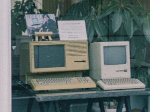 La secretaria de Steve Jobs llegó tarde al trabajo porque su carro no