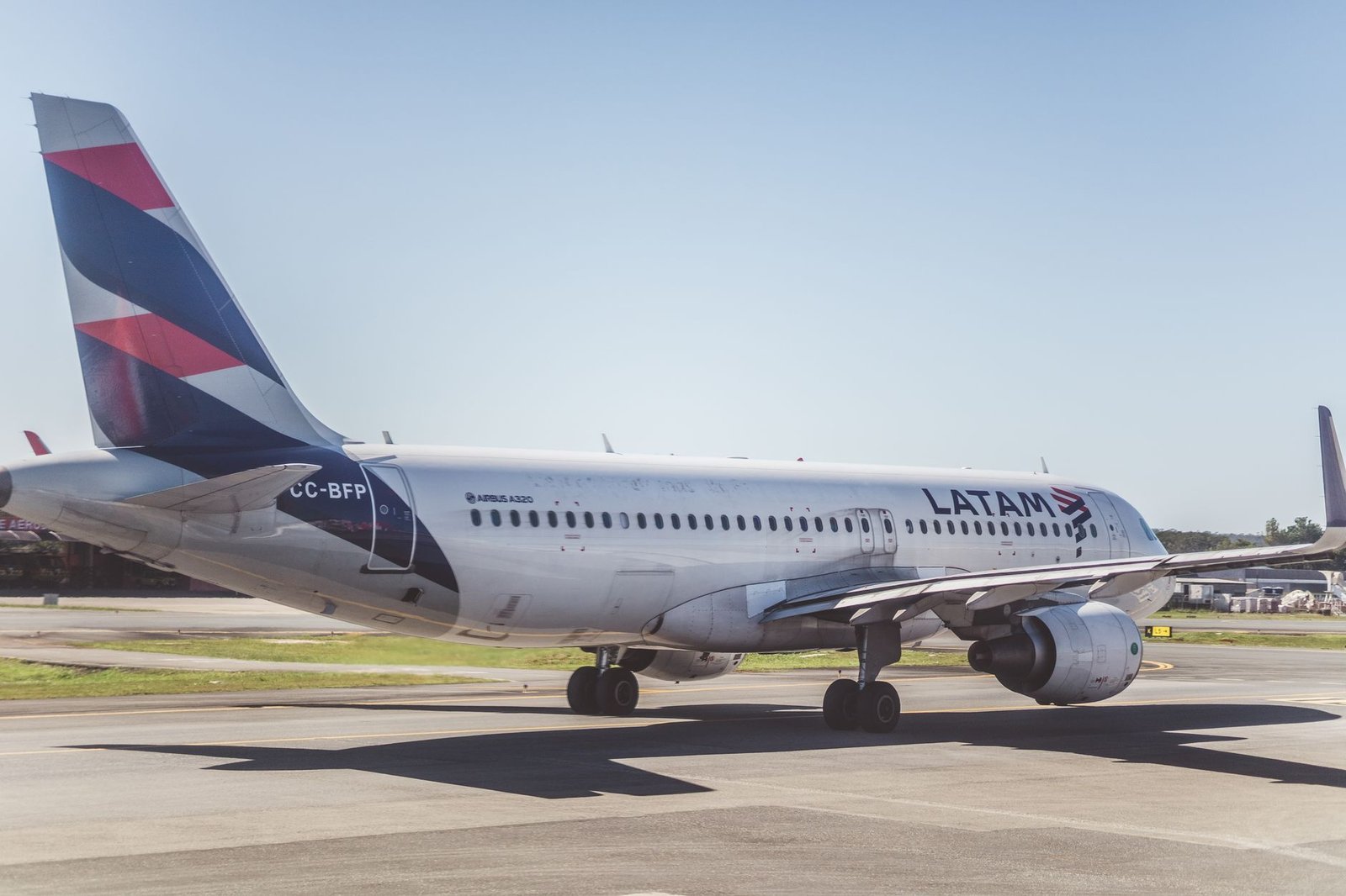 Latam Airlines Colombia espera superar los 5.000 vuelos durante la tem