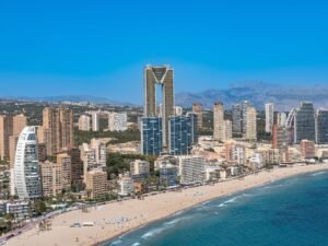 El mar de Benidorm se ha calentado tres grados en solo cinco años. El