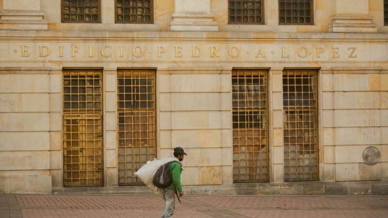 Créditos en Colombia: 4 documentos clave que debe exigir antes de firmar