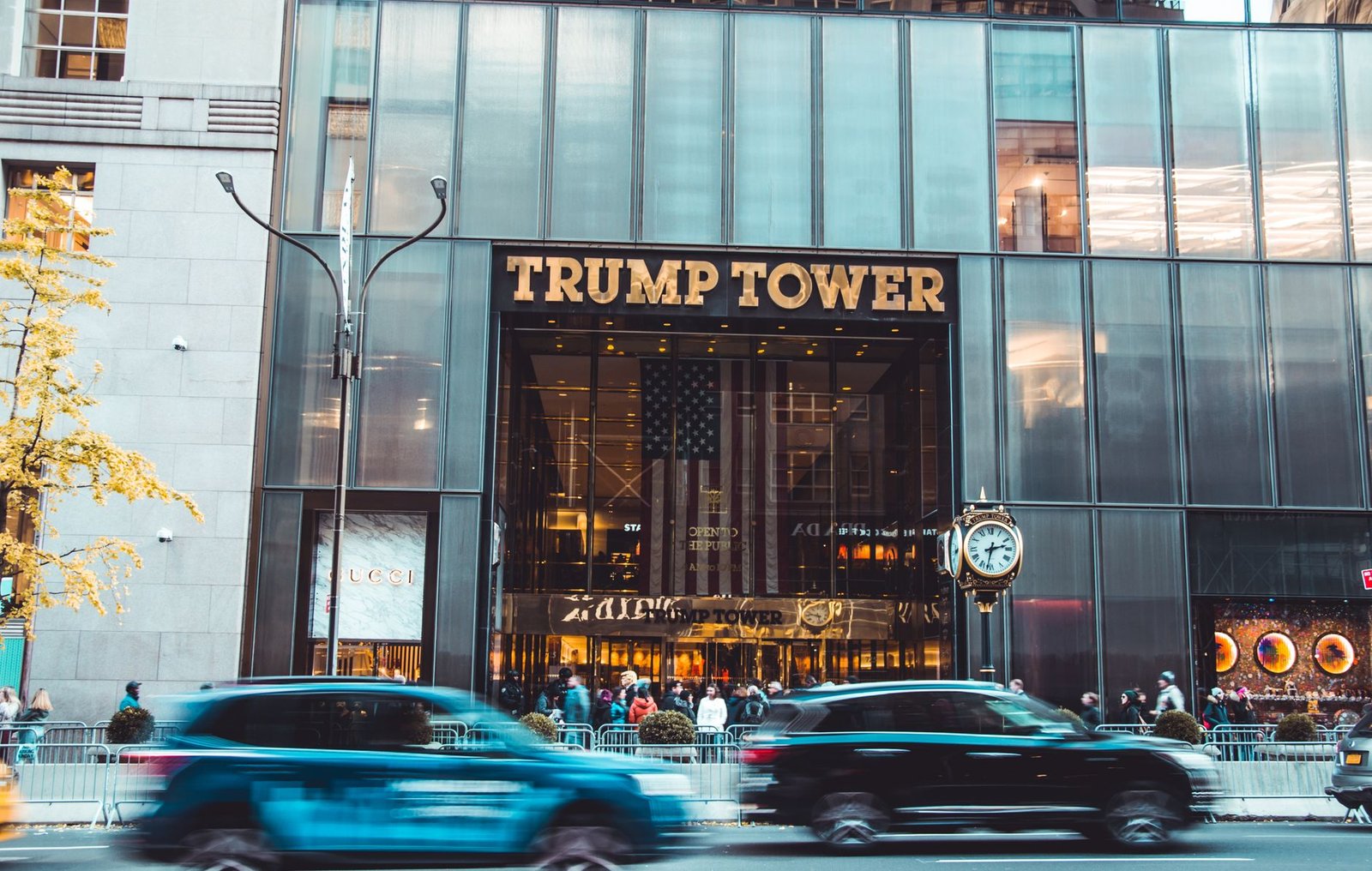Trump defiende los controles de tráfico del ICE pese a los tiroteos