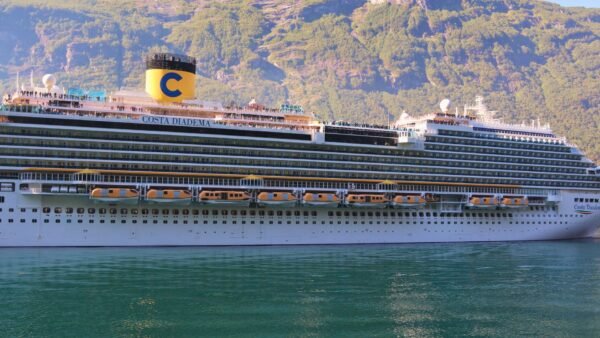 mundial cruise laura