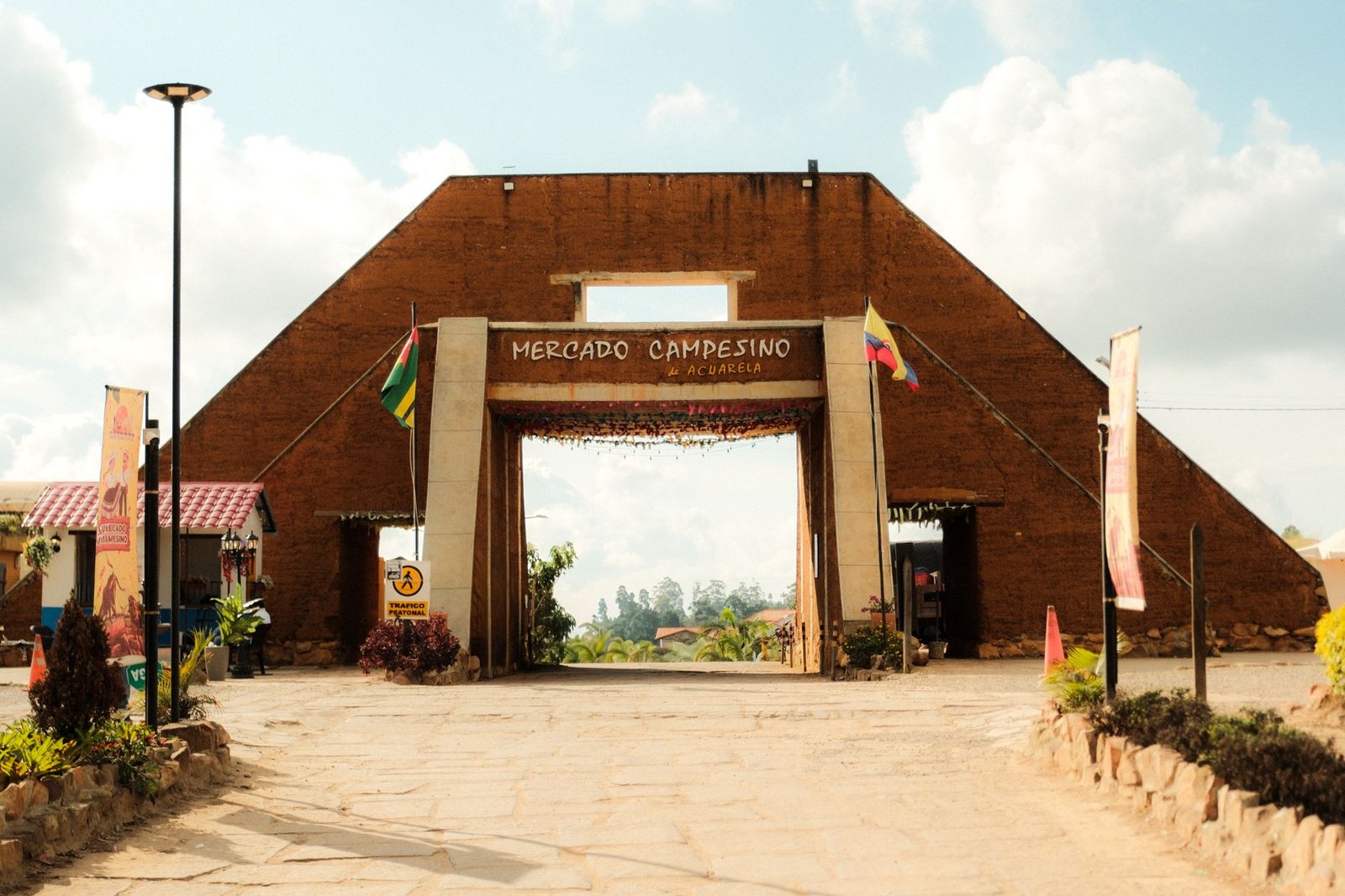 Campesinos confinados en Mercaderes, Cauca, por intensos combates entr