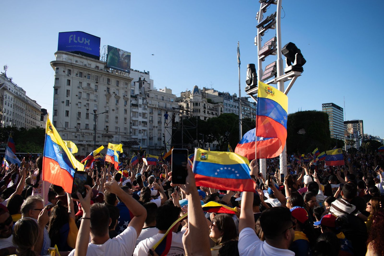 Deportados venezolanos: el drama tras el colapso del hotel