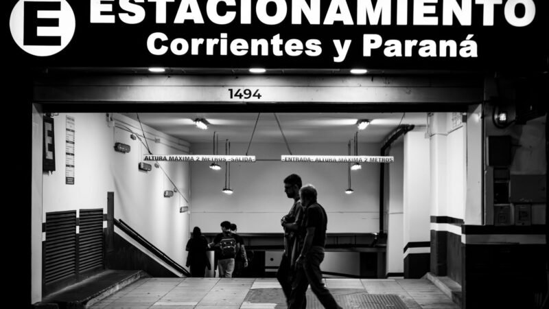 Hacerse pasar por otra persona en internet podría costarte hasta ocho