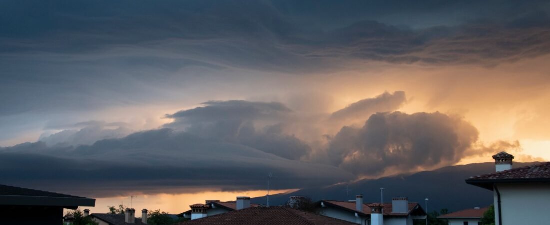 Calor extremo, Italia dividida en dos, más de 44 grados en el sur y fuertes lluvias en el norte