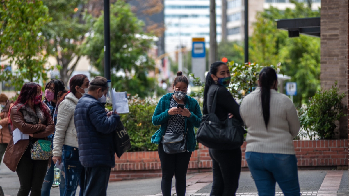 Desempleo en Colombia aumenta con mayor impacto en jóvenes y mujeres