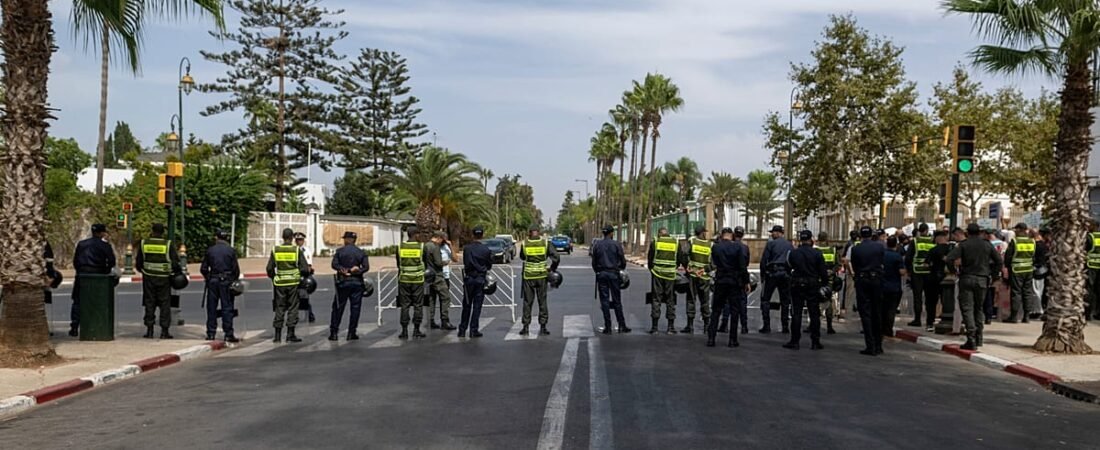 21 ciudadanos marroquíes atacaron a pedradas al Ejército en Ceuta
