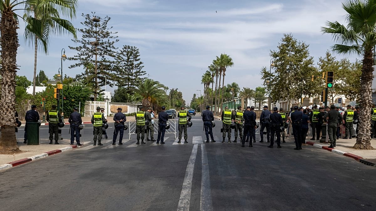 21 ciudadanos marroquíes atacaron a pedradas al Ejército en Ceuta
