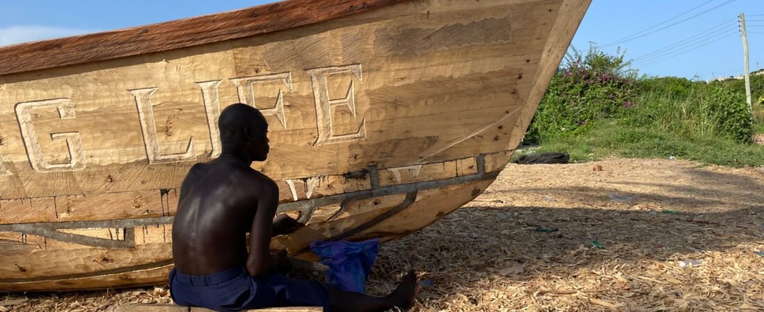 Carpinteros en Ghana fabrican ataúdes con formas para honrar difuntos