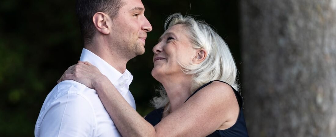 Fractura en ultraderecha francesa pone en jaque a Le Pen y Bardella