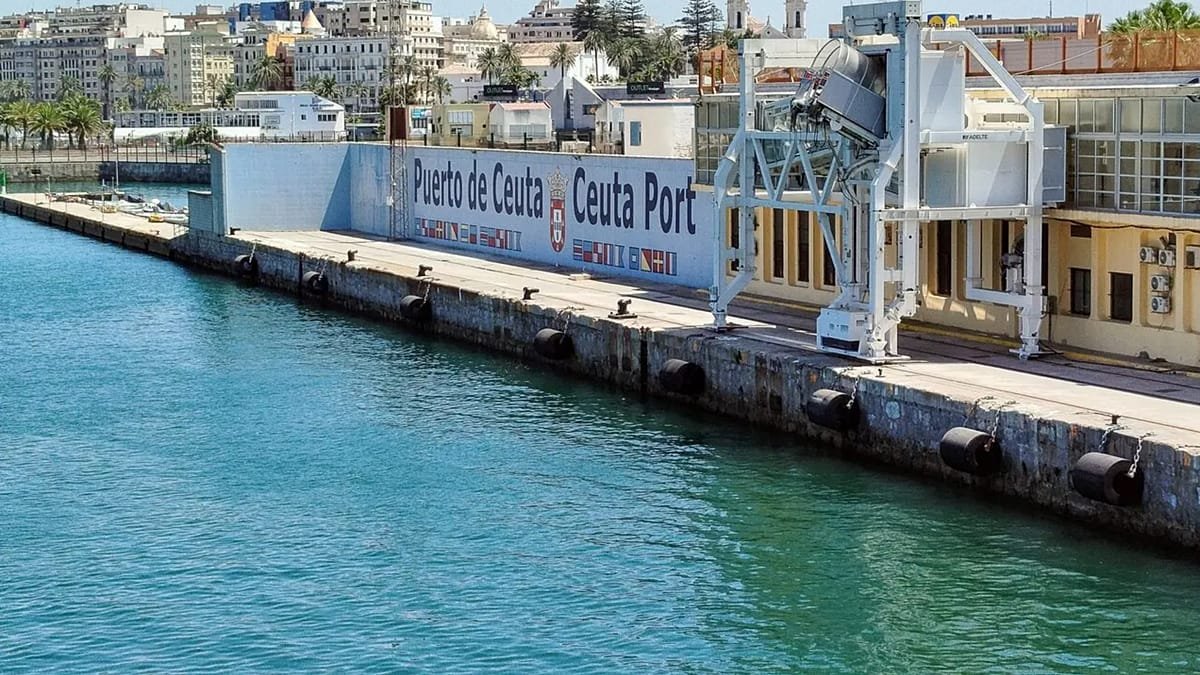 España ocupa 16.000 m² del puerto de Ceuta para alojar 1.000 migrantes